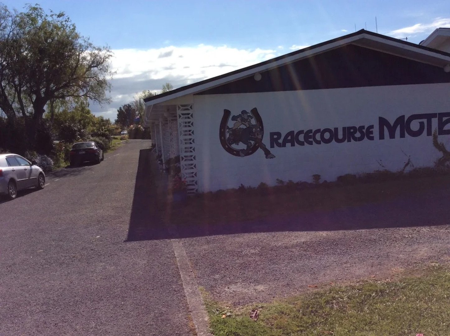 Racecourse Motel