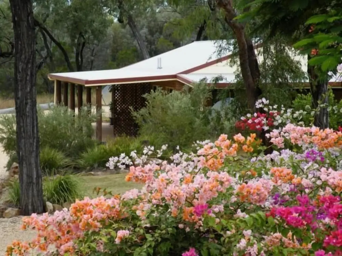 Rubyvale Motel & Holiday Units - An Adults Only Getaway