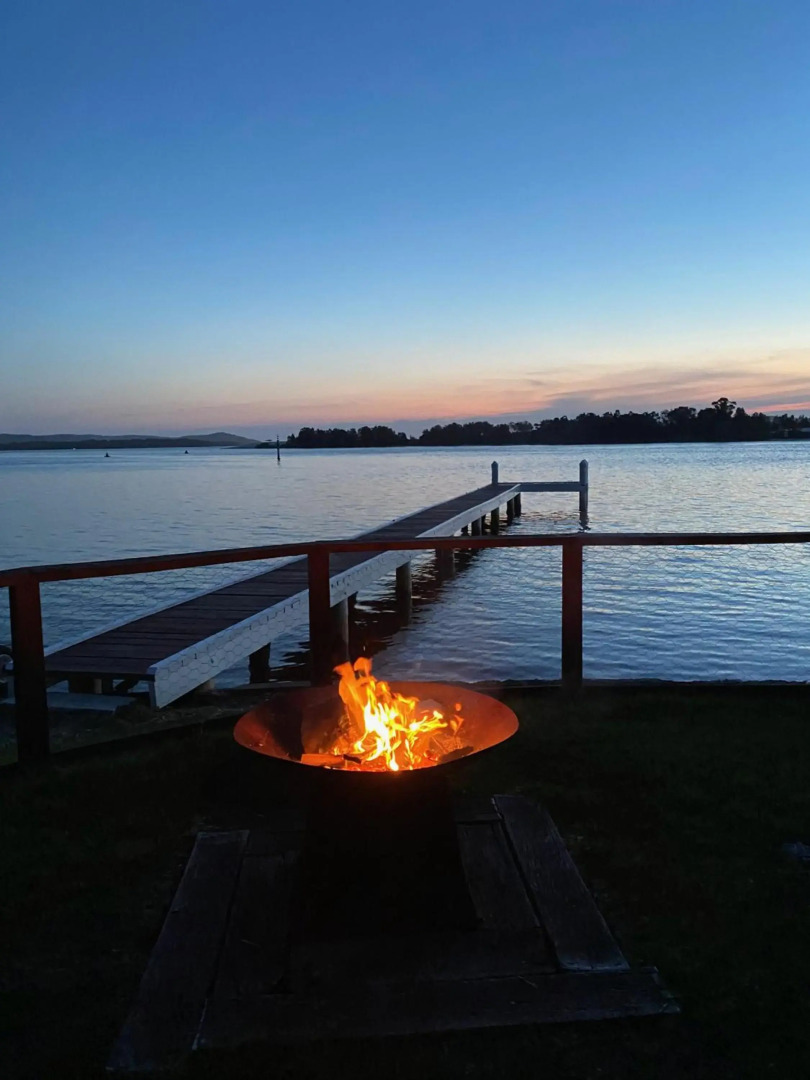 Serenity by the Lake - Romantic Waterfront Couple's Getaway