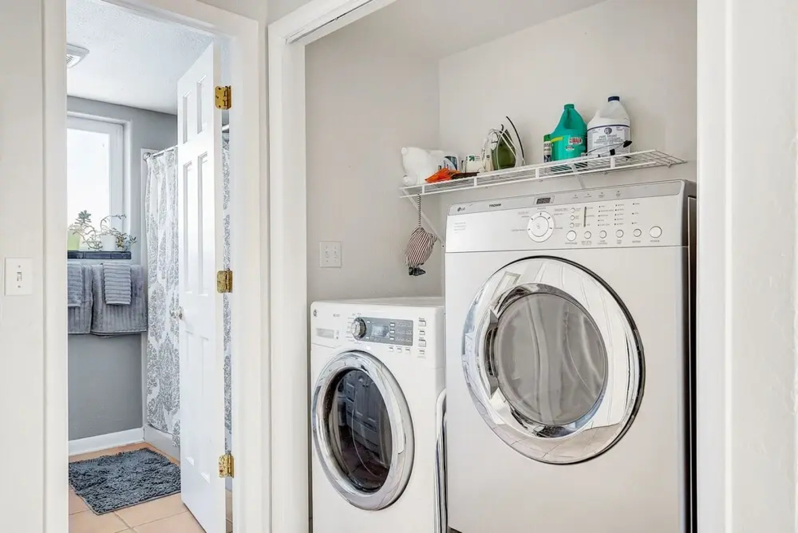 Klo6985 - Huge Home with Backyard Hot Tub! Parking