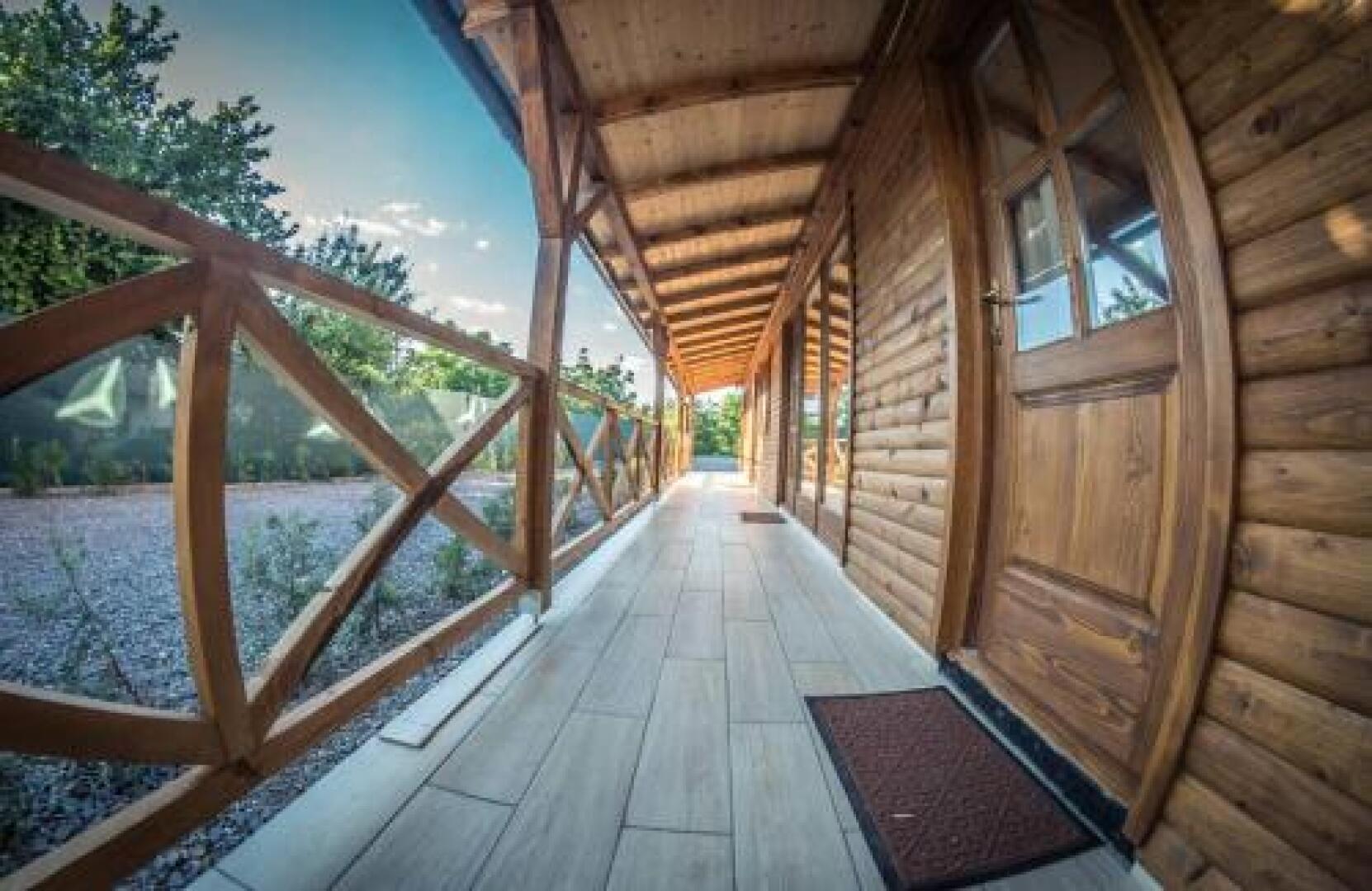 Roadside Restaurant & Caffe Bar