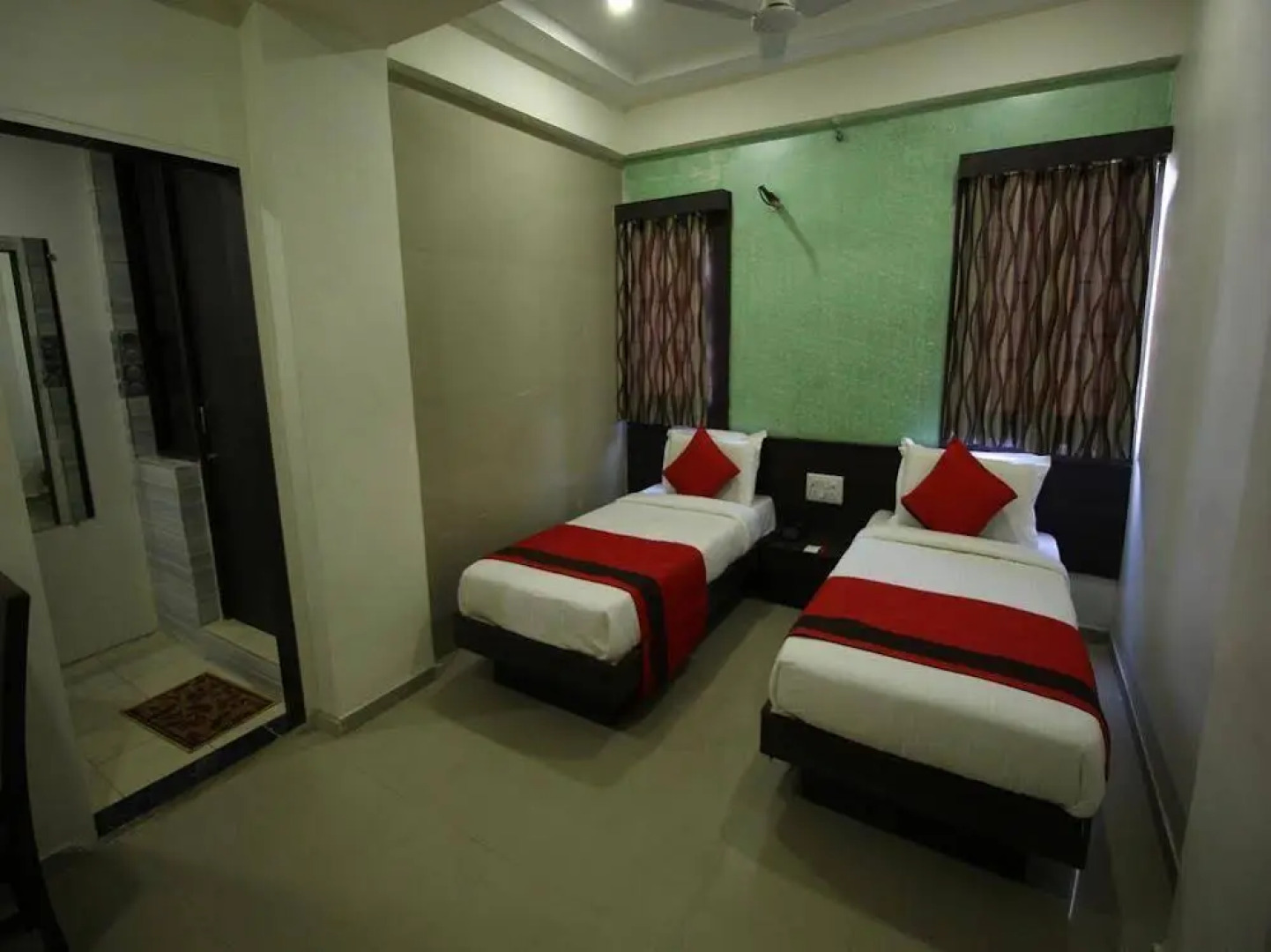 OYO Rooms Sahkari Jin Cross Road