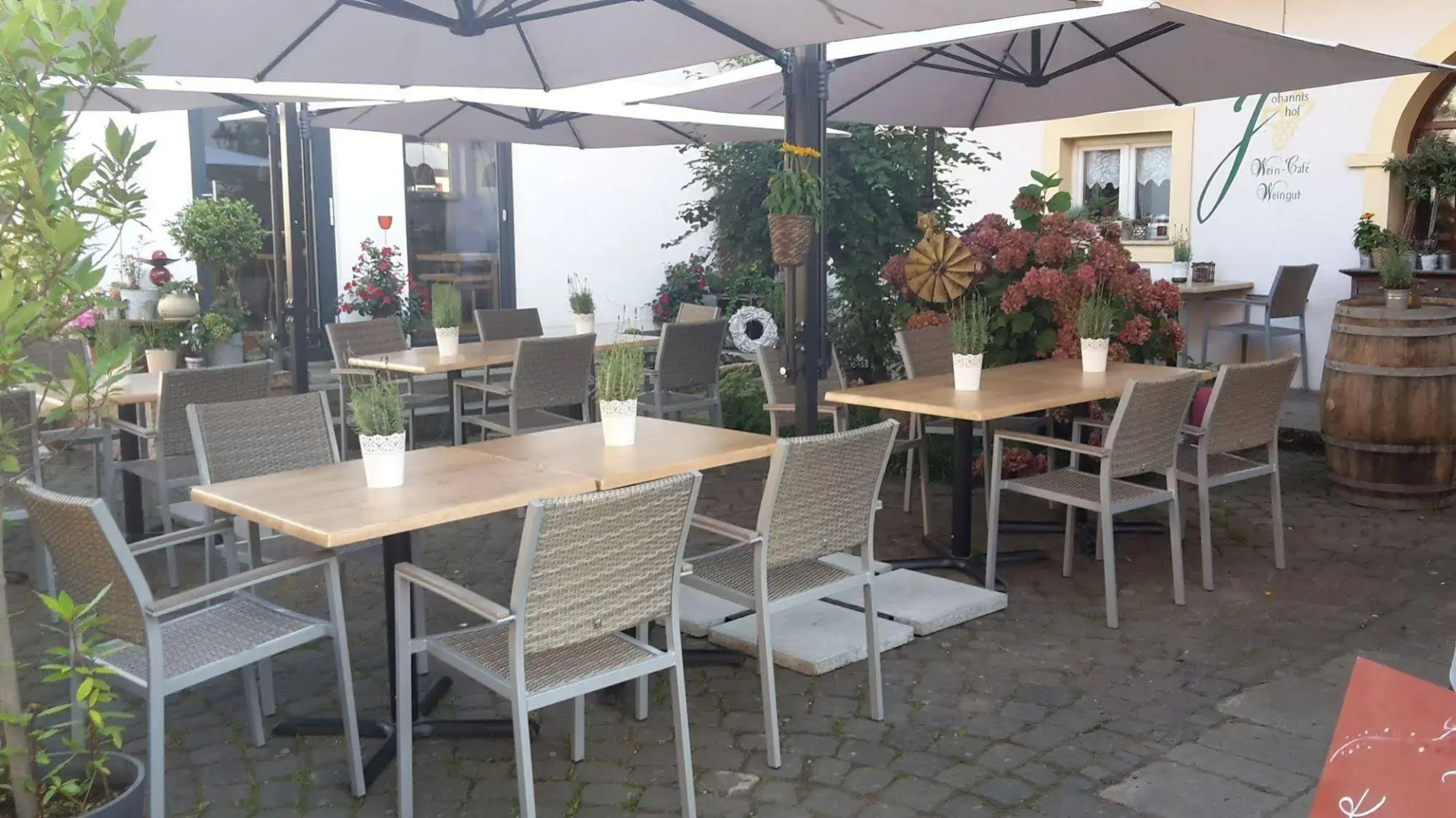 Johannishof Wine-Cafe & Guesthouse