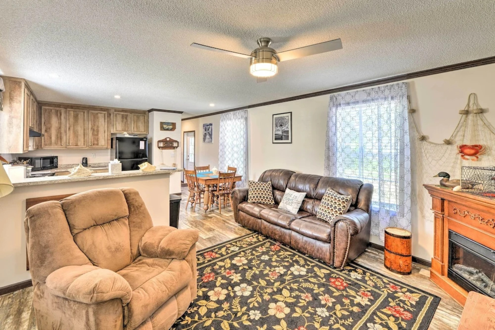 'pelican Place' Coastal Cottage Walk to Back Sound