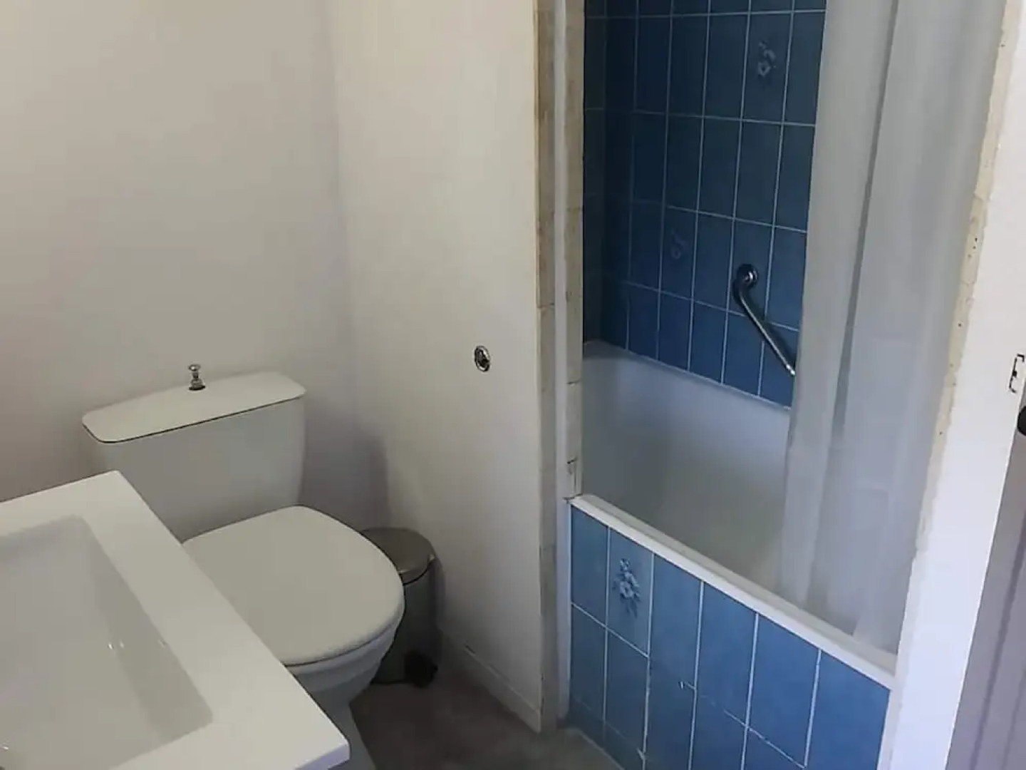 House in Rochefort With Large Park Where the Ave Flows