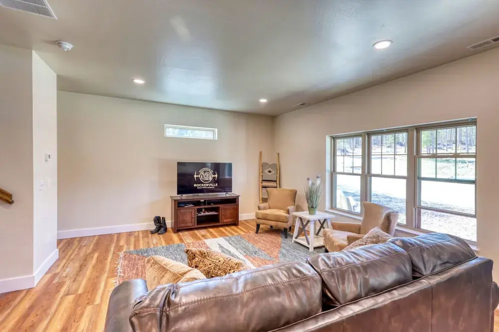 Saddle Up For Luxury - 15 Minutes to Mt Rushmore