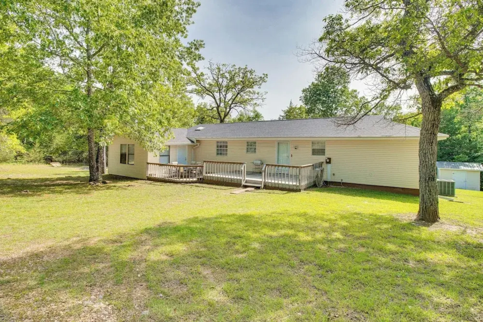 Spacious Mountain Home Retreat Near Norfork Lake!
