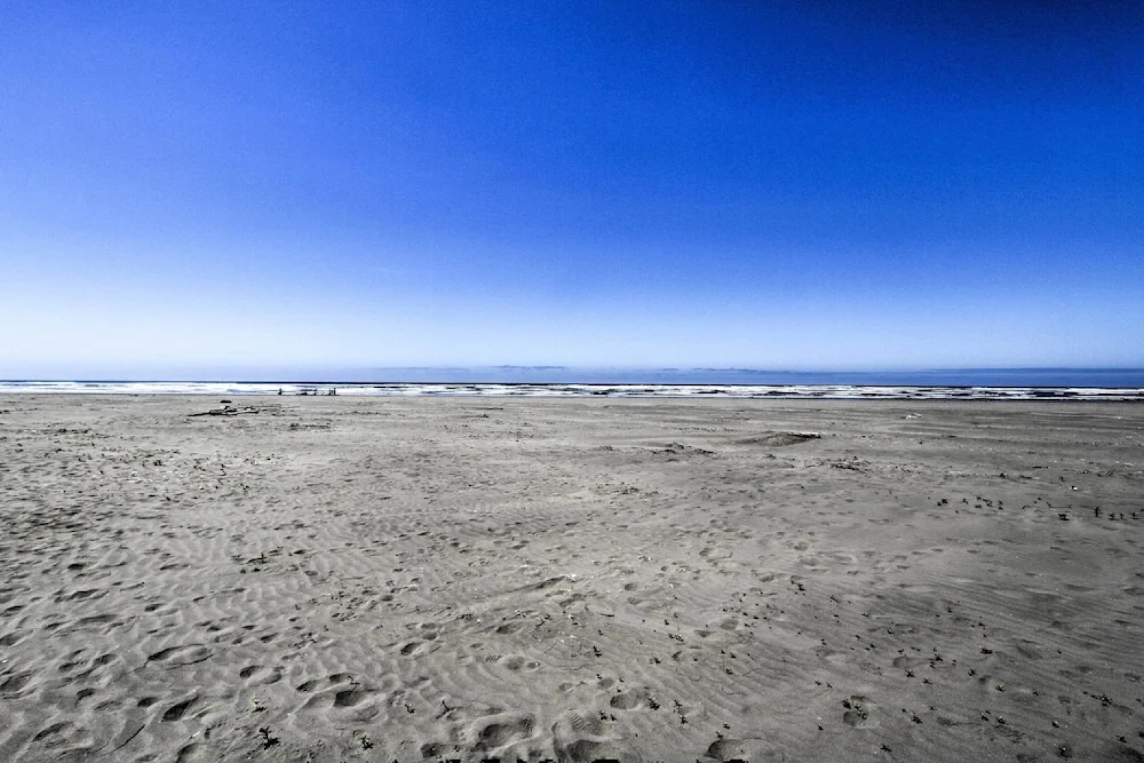 'the Little Orca's'- Short Walk to the Beach!