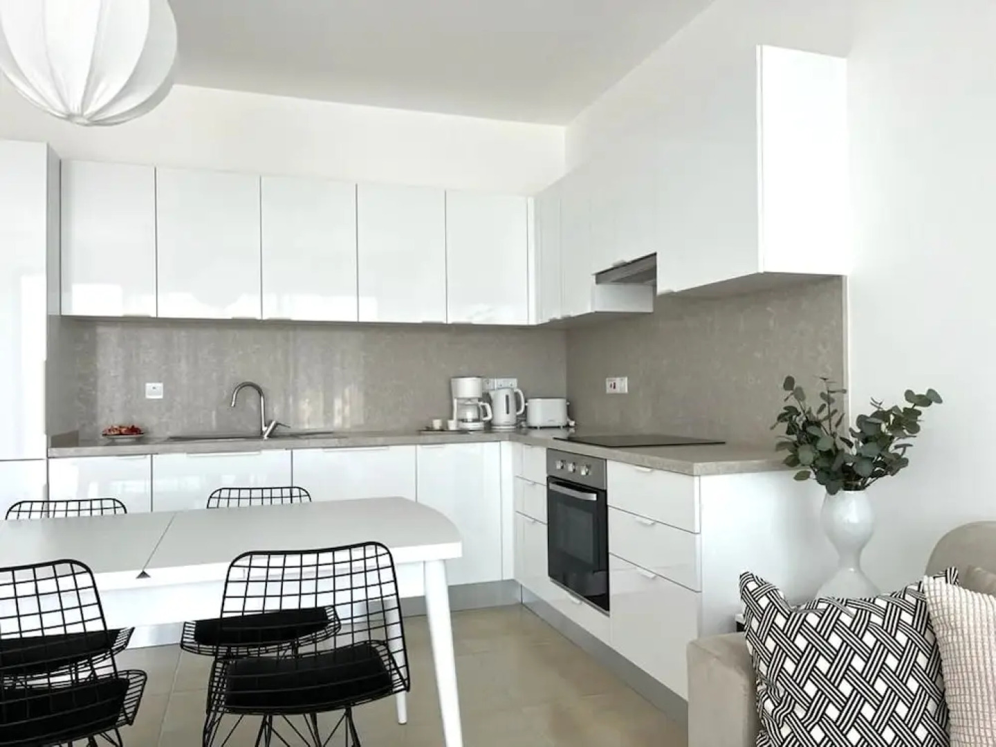 Lovely and Stylish Apartment With Calming Garden View