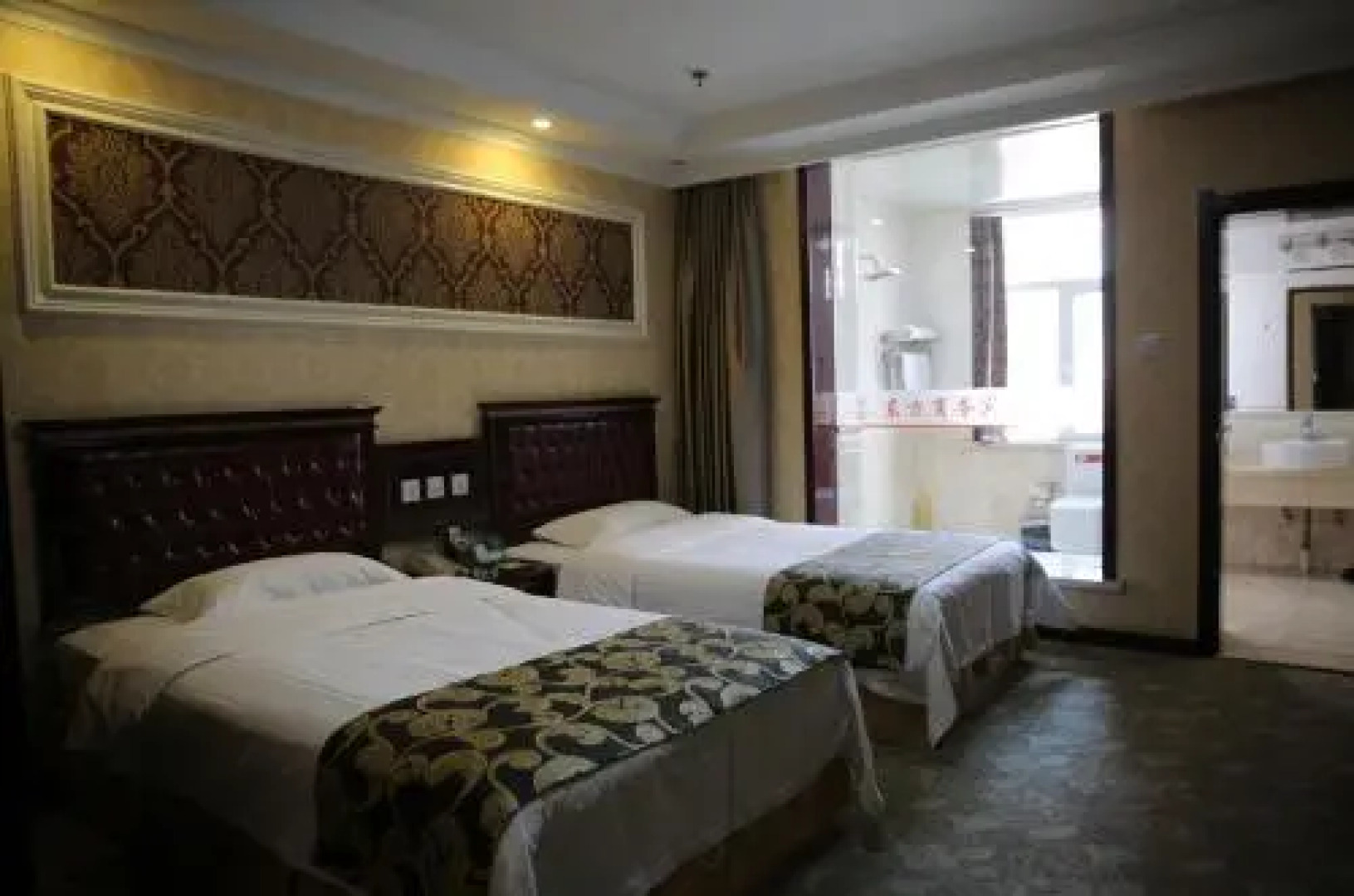 Dunhua Eastern Business Hotel