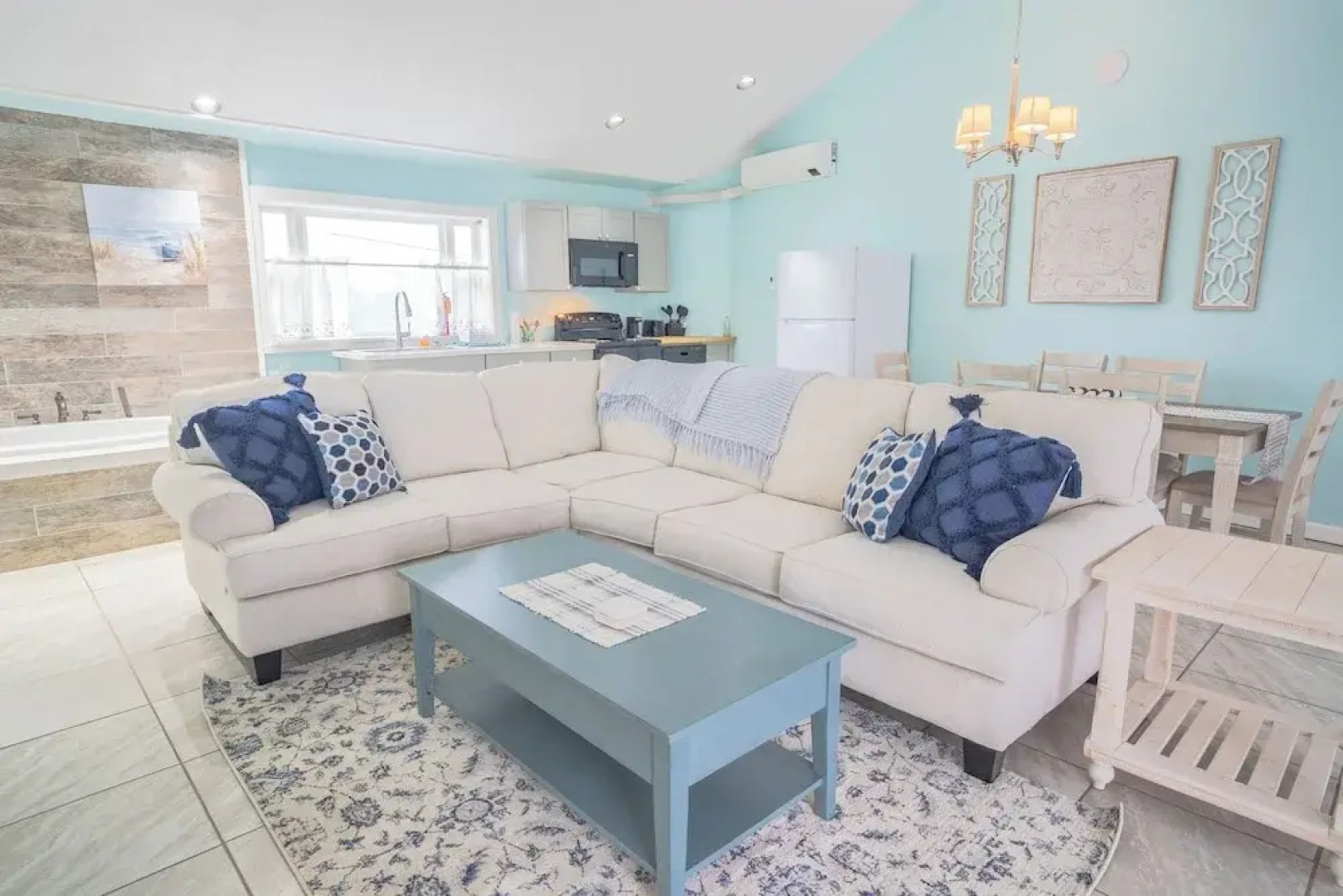 Elegant Suite with Jacuzzi