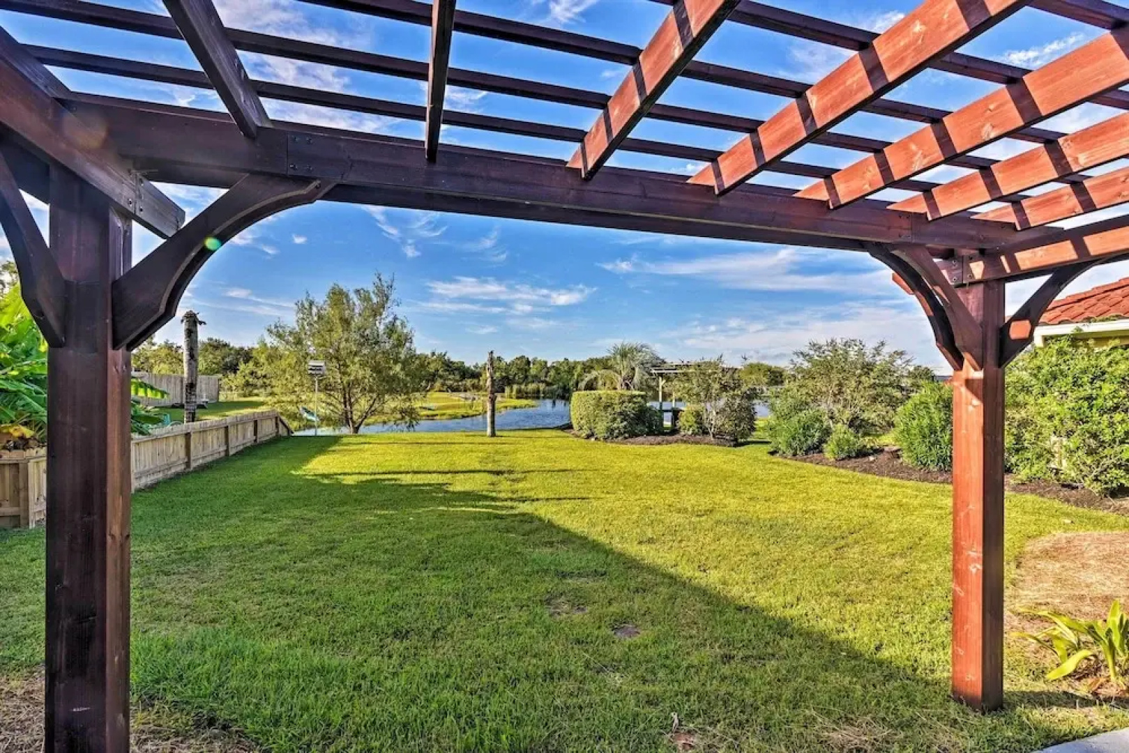 Walk to Ocean: Lakefront Dickinson Stucco House!