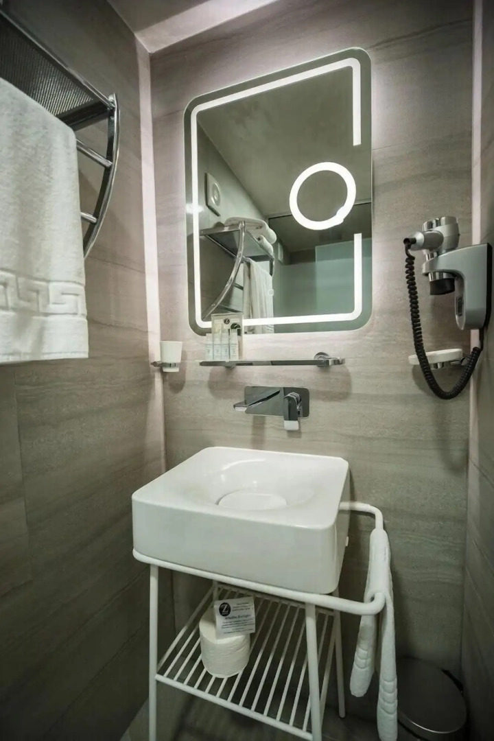 Z Executive Boutique Hotel