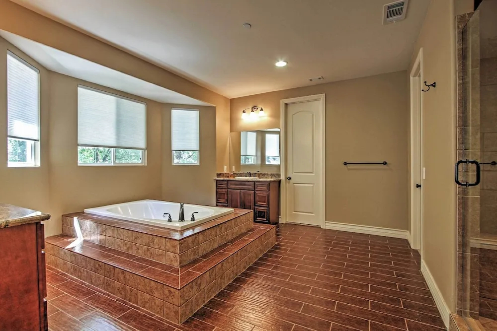 Roomy Home w/ Deck, 5 Mi to Lake Arrowhead Village