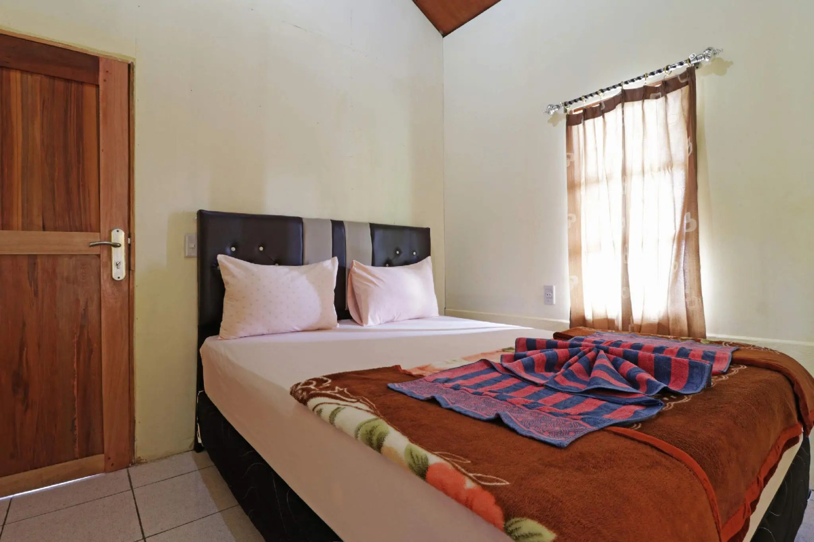 Tuk Tuk Timbul Bungalows