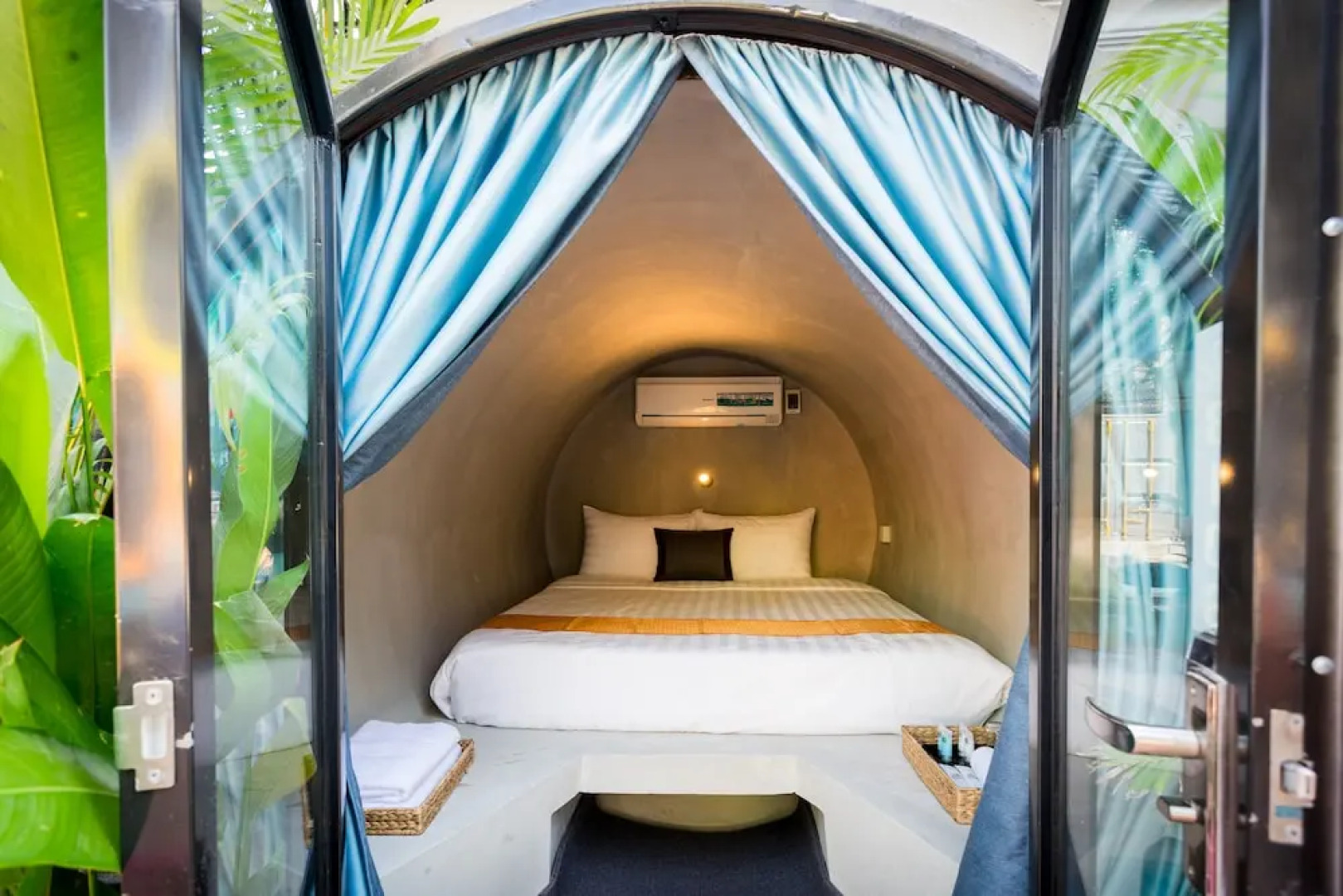 White Rabbit Hostel - Adults Only