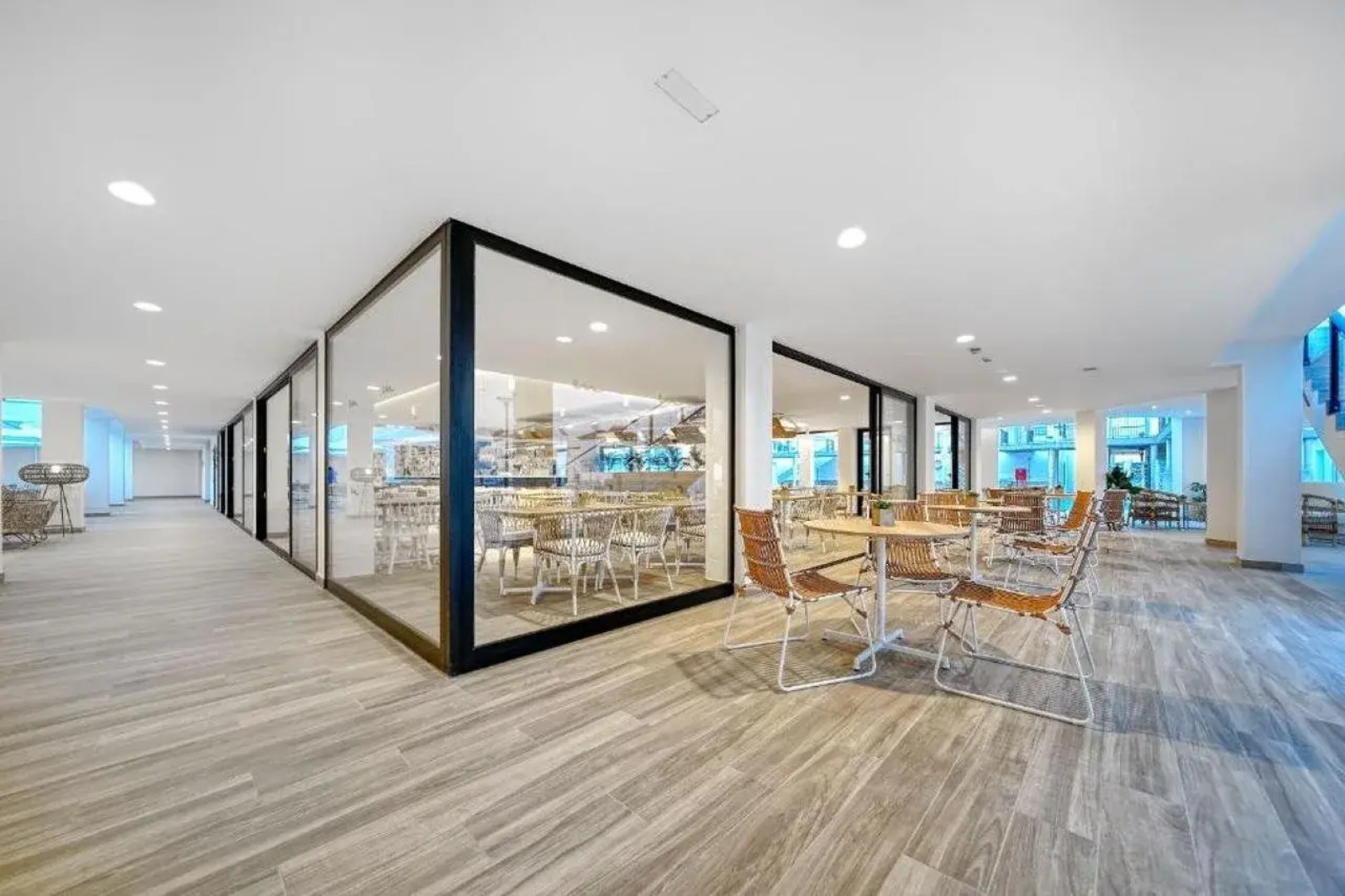 Отель Broncemar Beach Suites