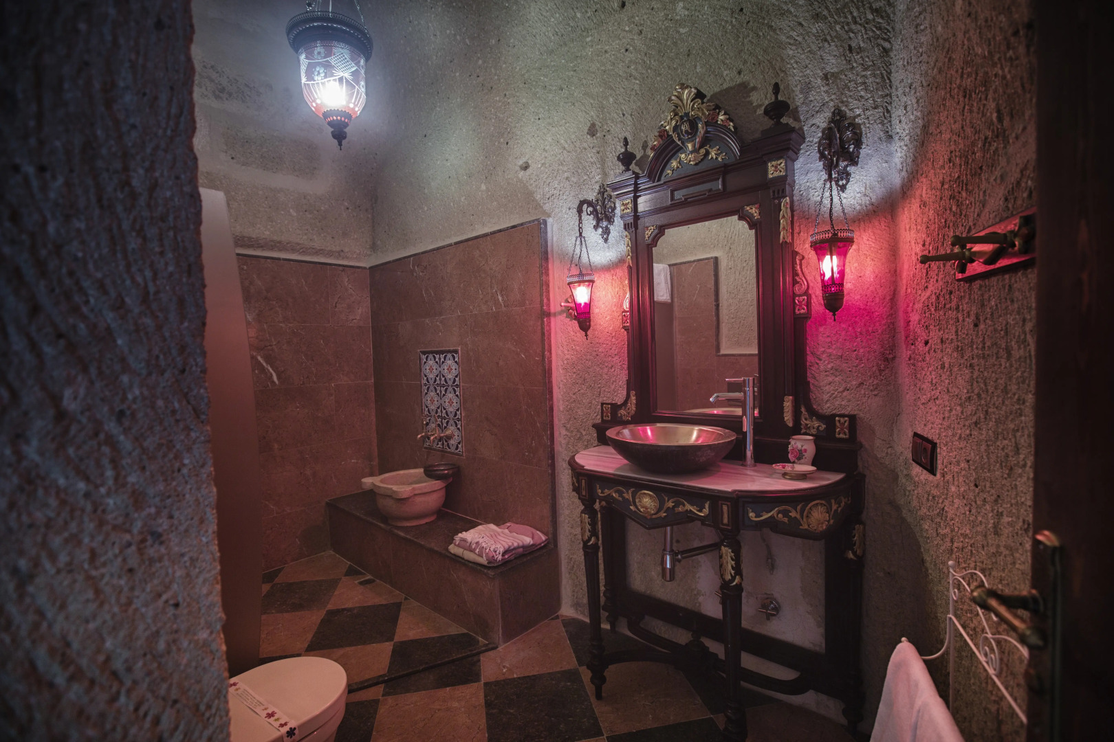 Elika Cave Suites & Spa