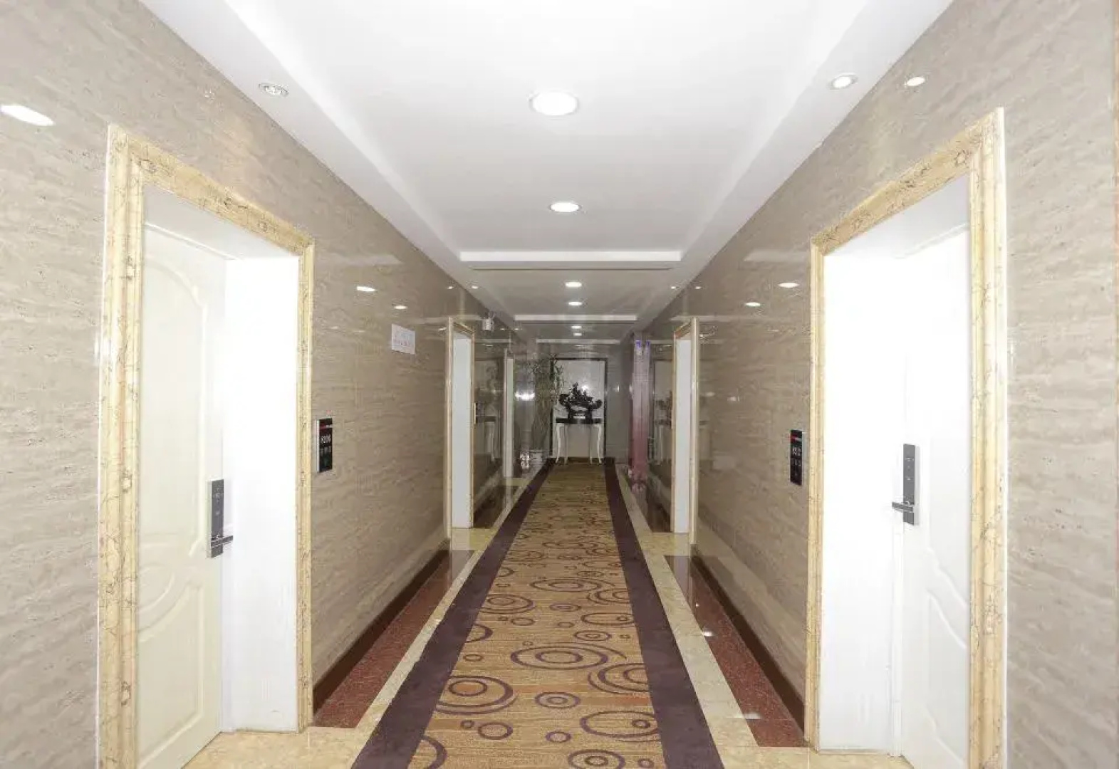 Huarong Apartment Hotel