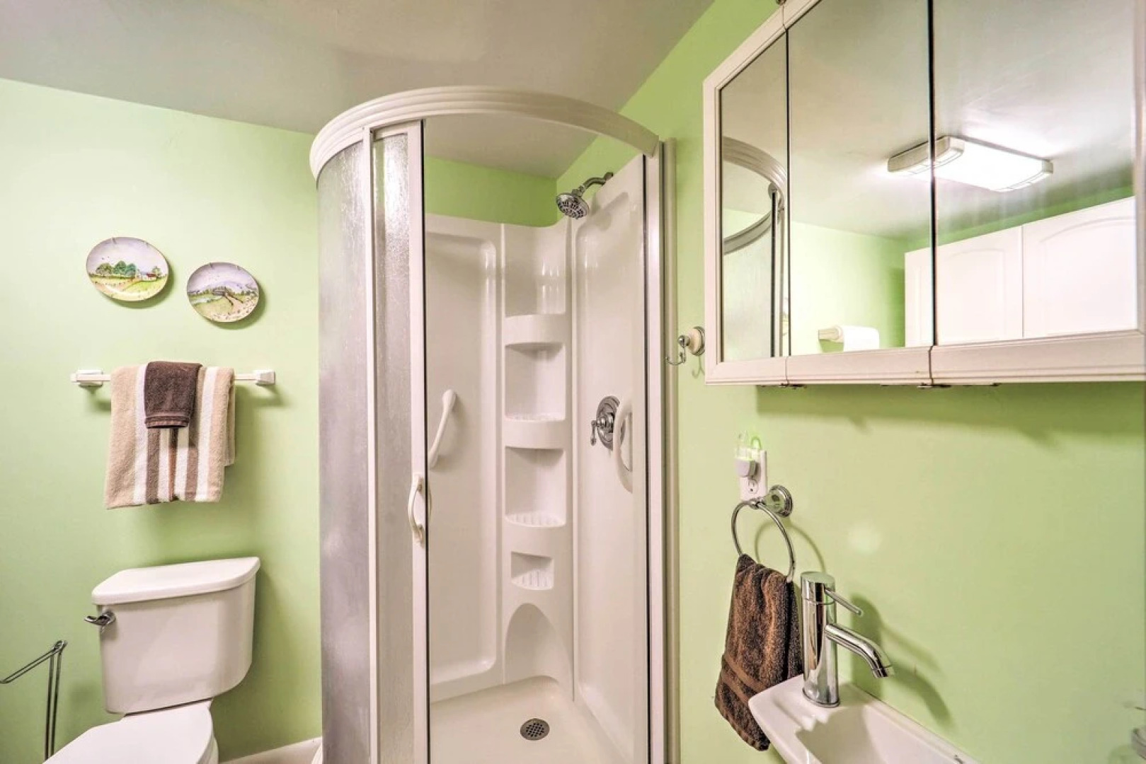 Peaceful Newland Family Cottage w/ 2 Decks!