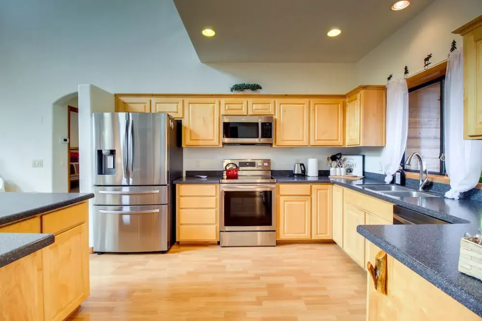 Show Low Home ~ 4 Mi to Fool Hollow Lake!