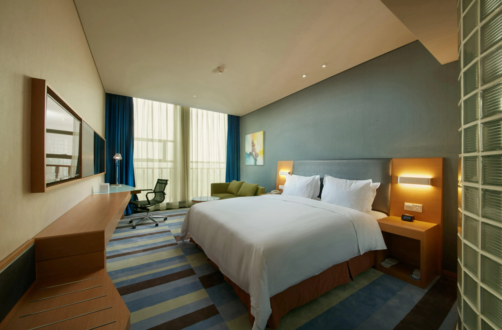 Holiday Inn Express Leshan City Square by IHG
