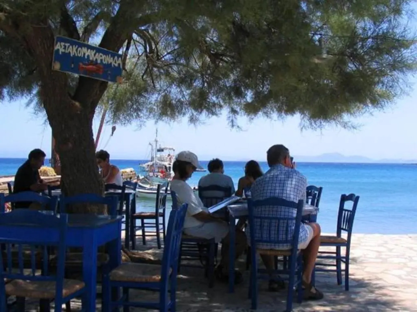 apeiranthos traditional stone house