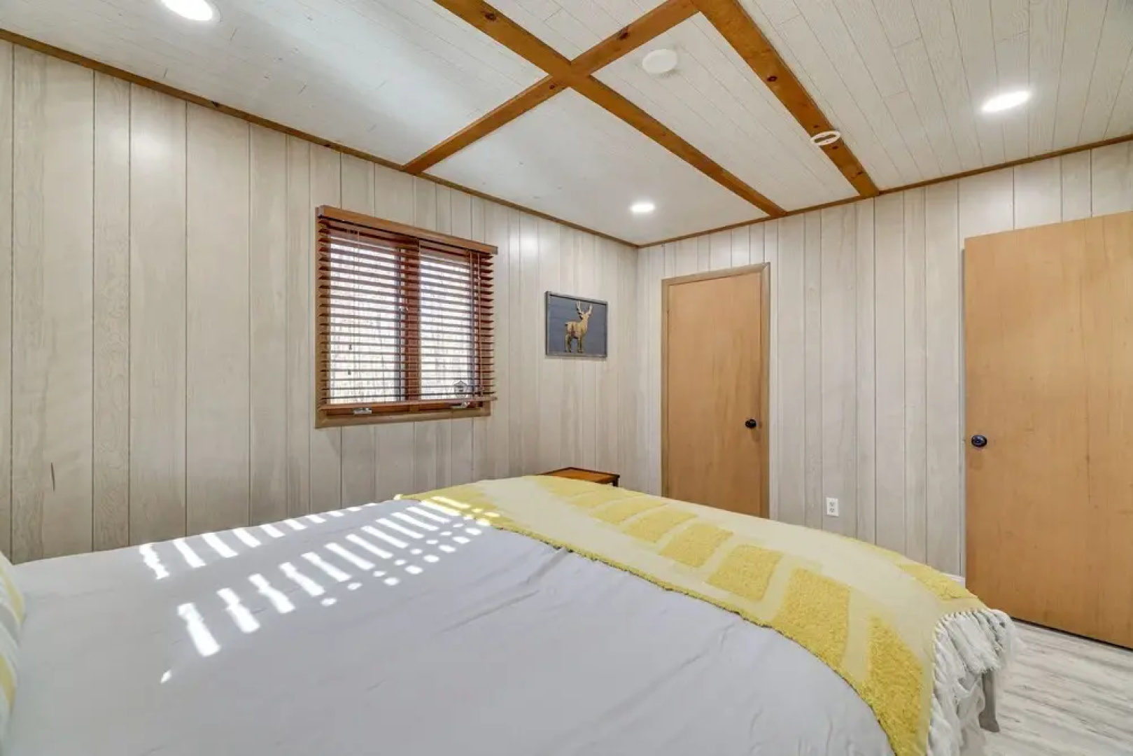 Peaceful Pocono Lake Cabin: Walk to Pine Lake!