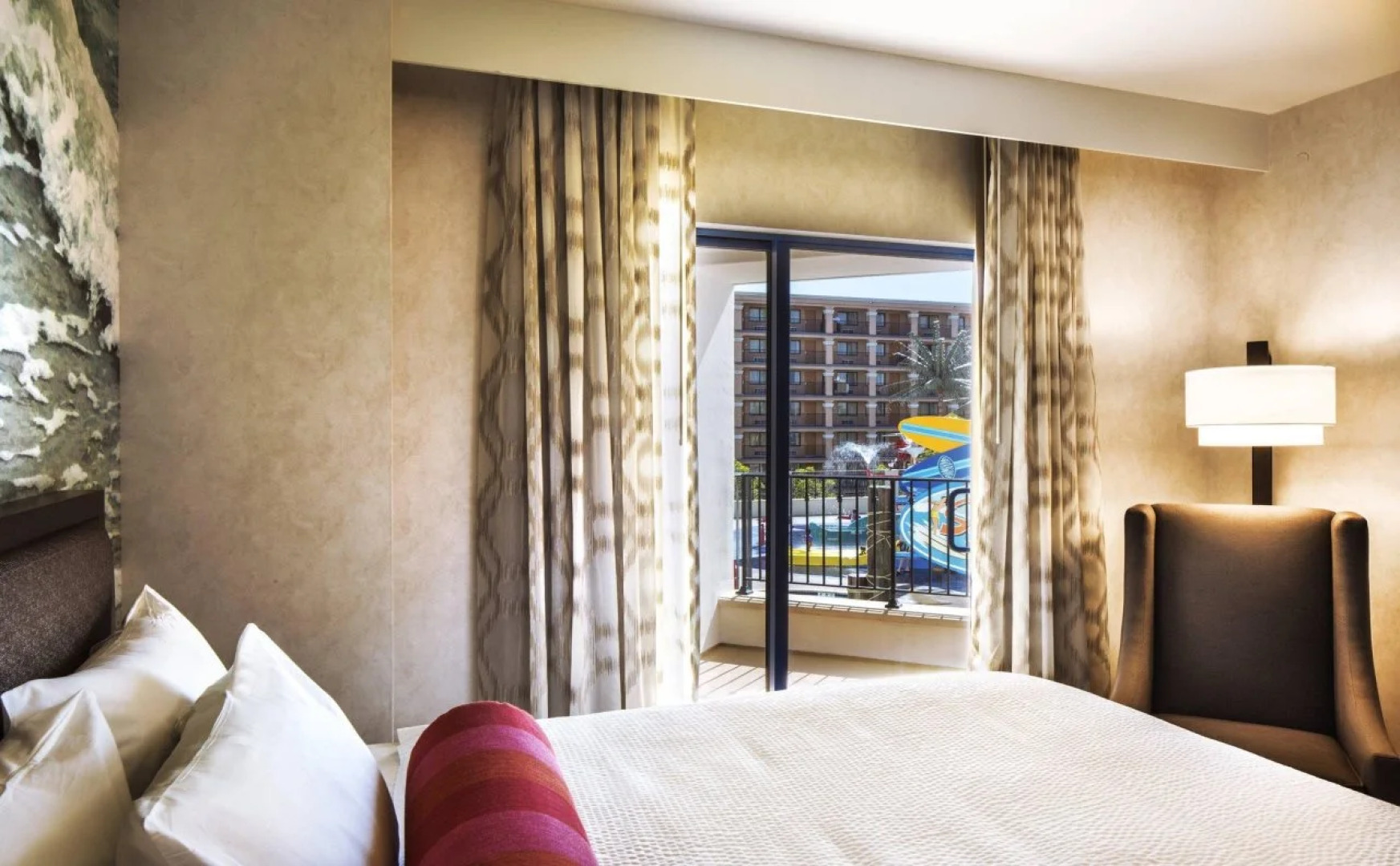 Courtyard by Marriott Anaheim Theme Park Entrance