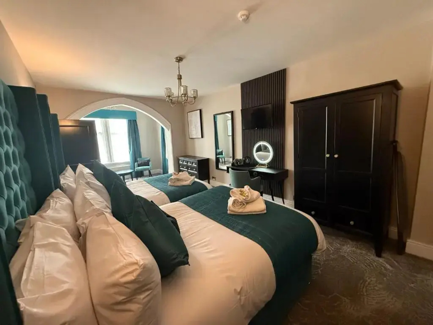 Lyons Woodlands Hall