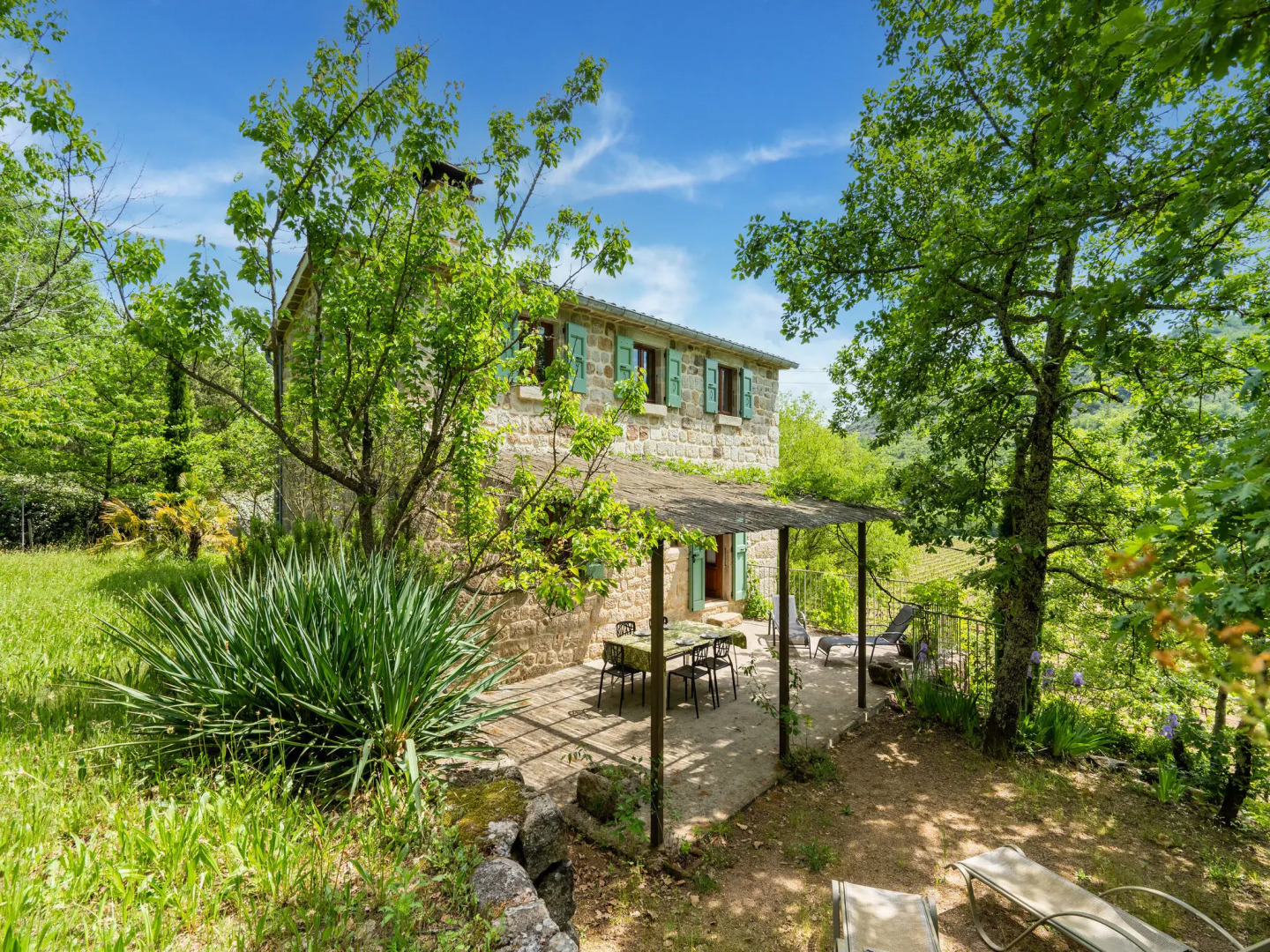 Natural stone house in stunning location with small beach at 300 metres