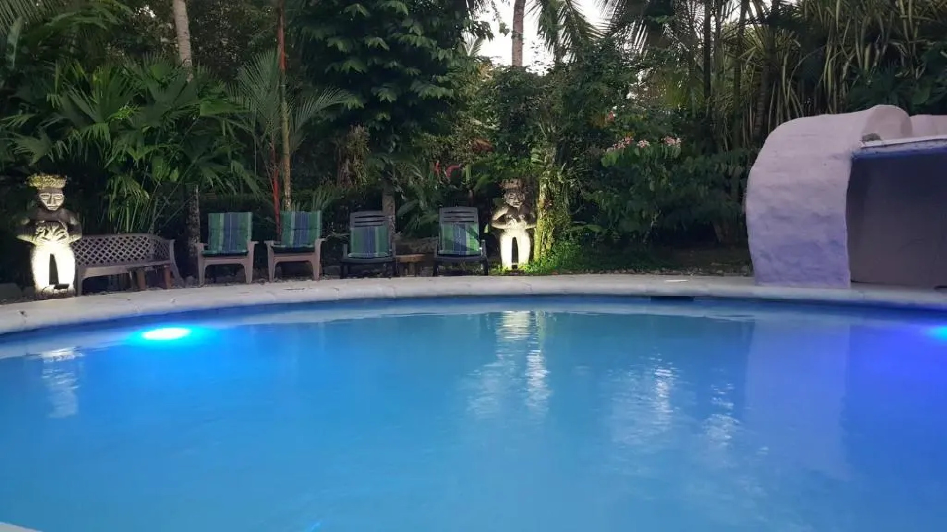 El Colibri Rojo Hotel Cabinas