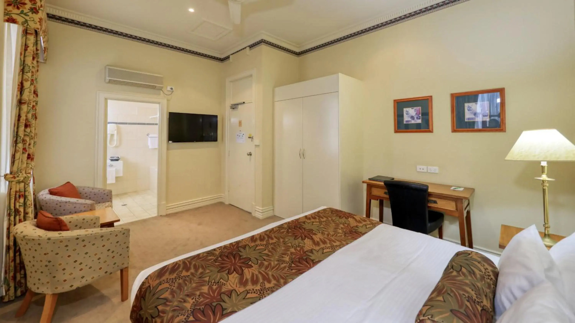 Royal Exchange Hotel