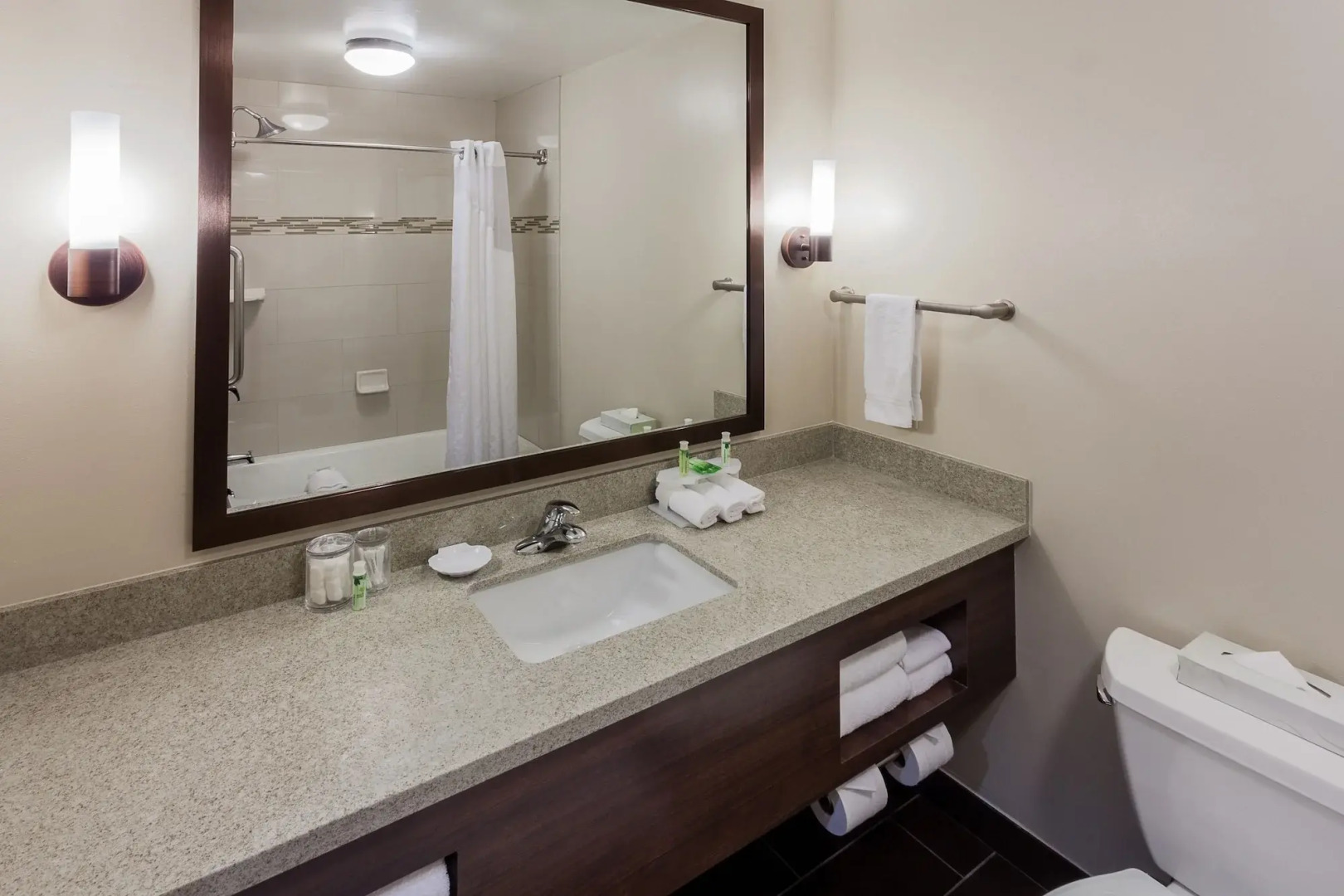 Holiday Inn Express & Suites Carpinteria by IHG