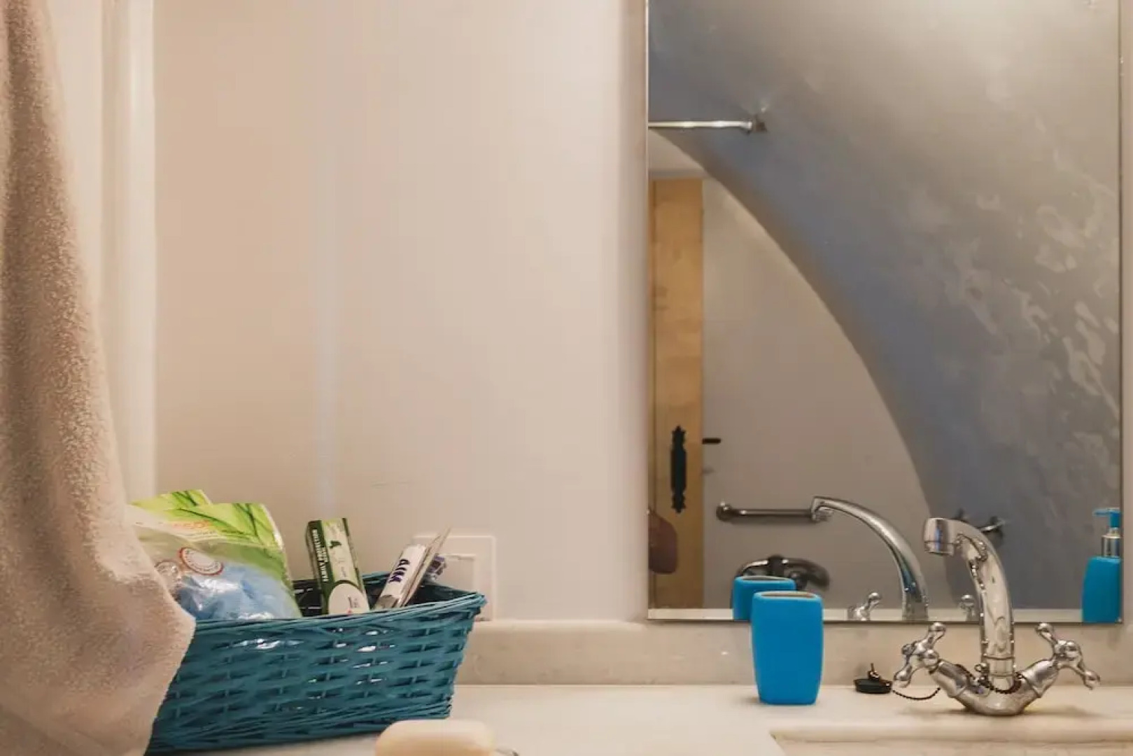 Karavos View - A Unique Artists' Hideaway Paradise