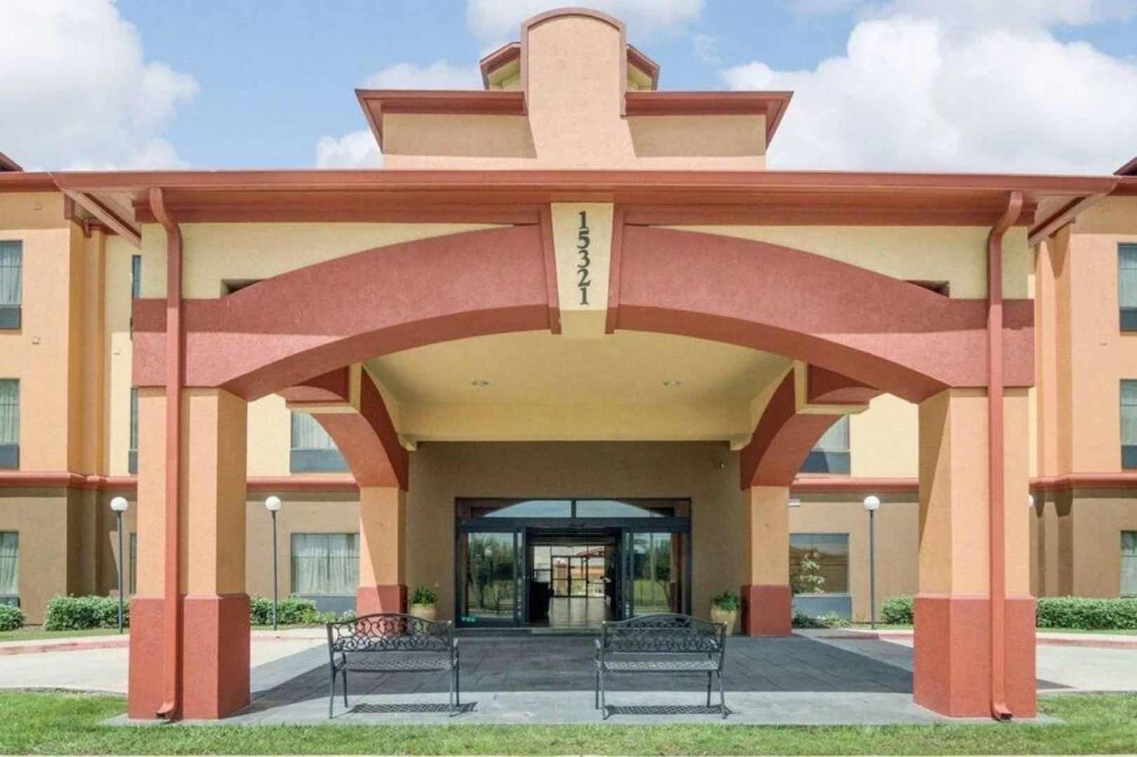 Quality Suites Houston IAH Airport - Beltway 8