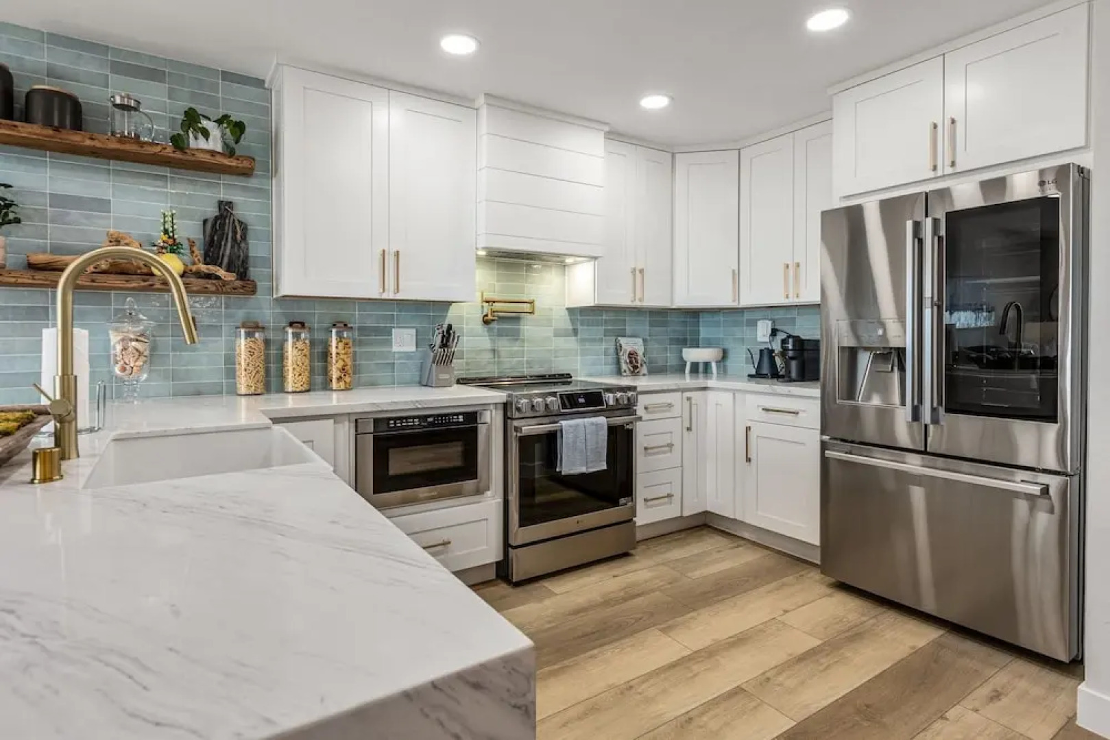 Dmbc 823b 2 Bedroom Condo by RedAwning