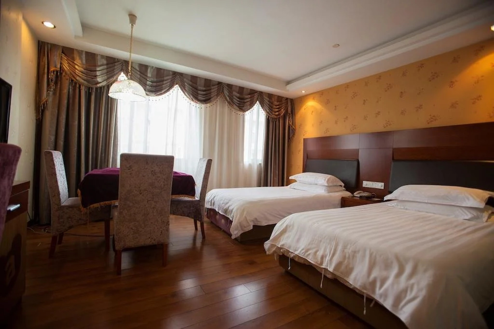 Yiwu Luck Bear Hotel