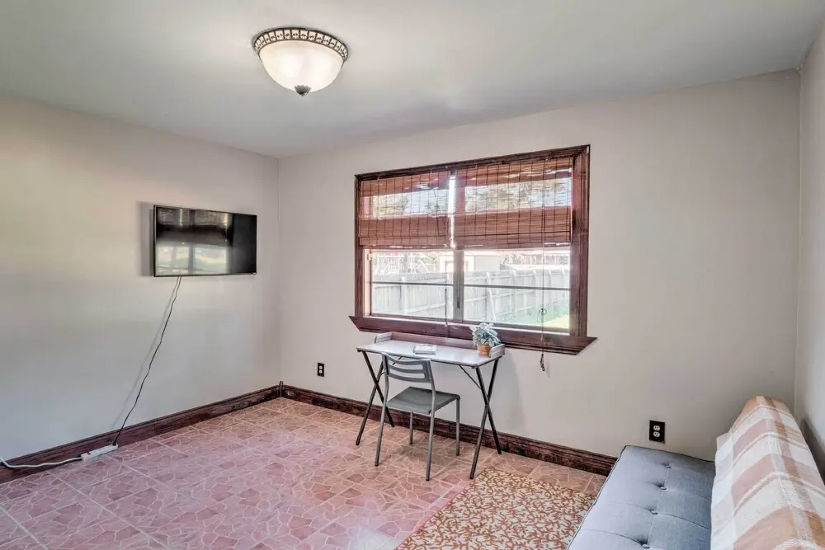 Lake Charles Cottage w/ Fireplace & Yard!