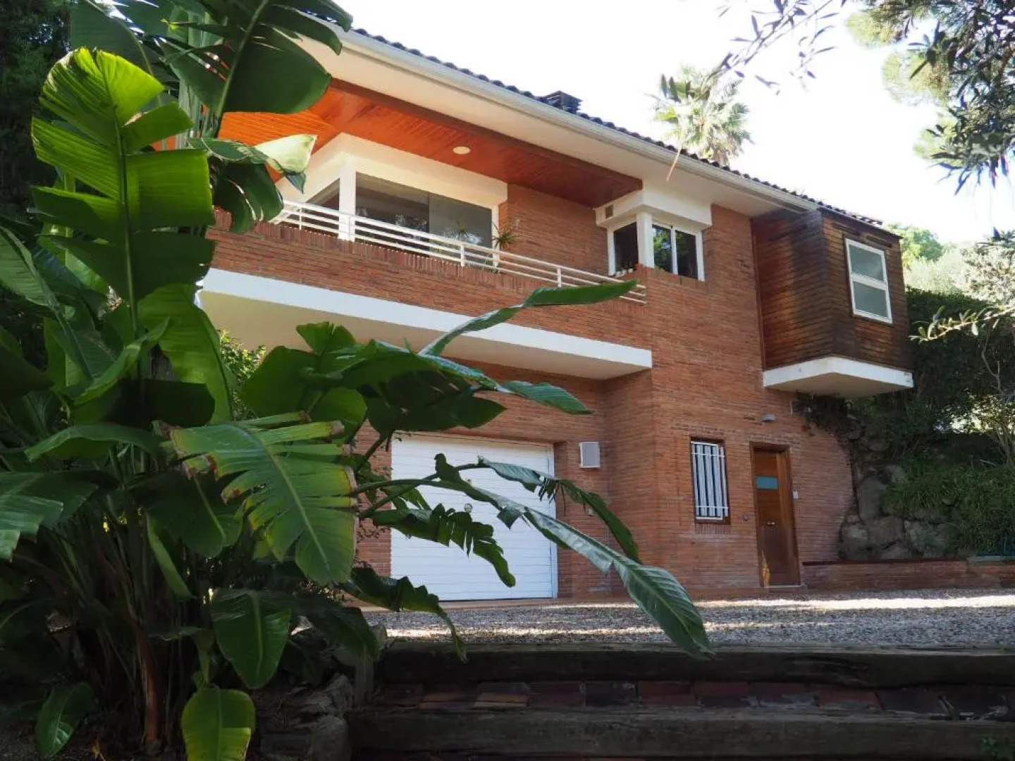apartamento aislado jardín y piscina