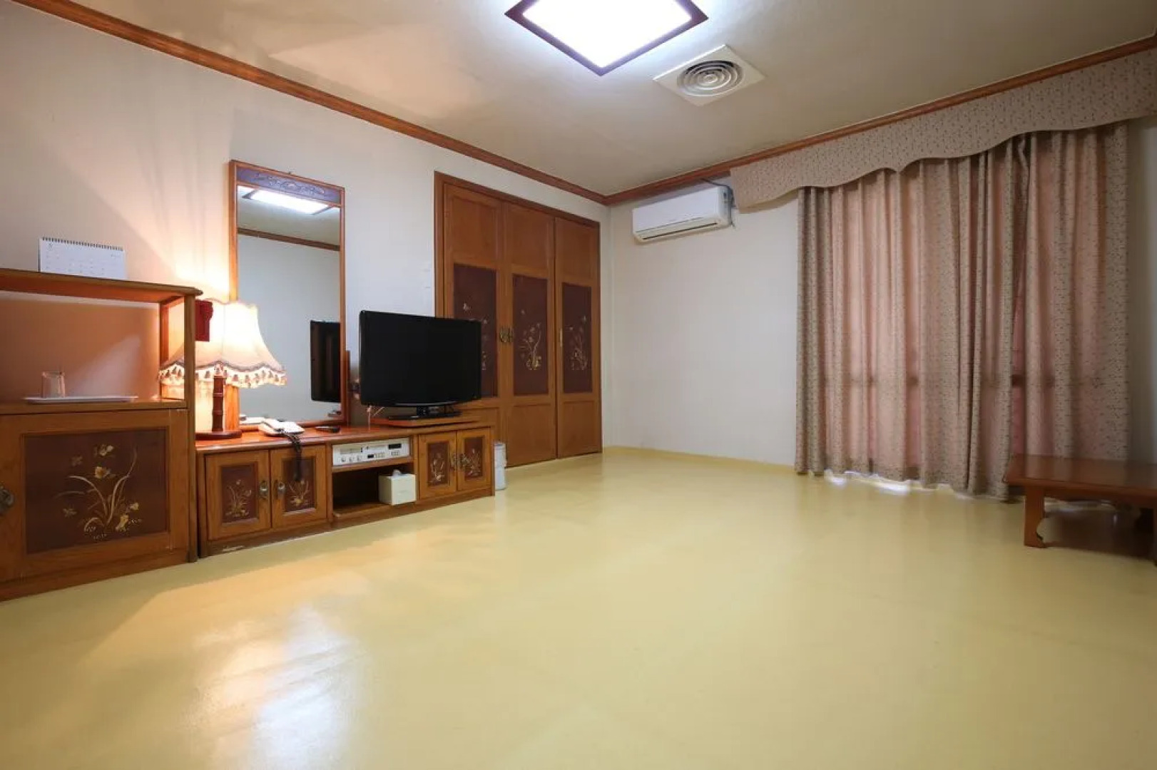 Lake Hills Songnisan Hotel