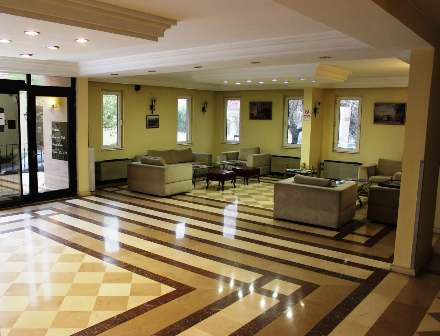 Отель Montania Town