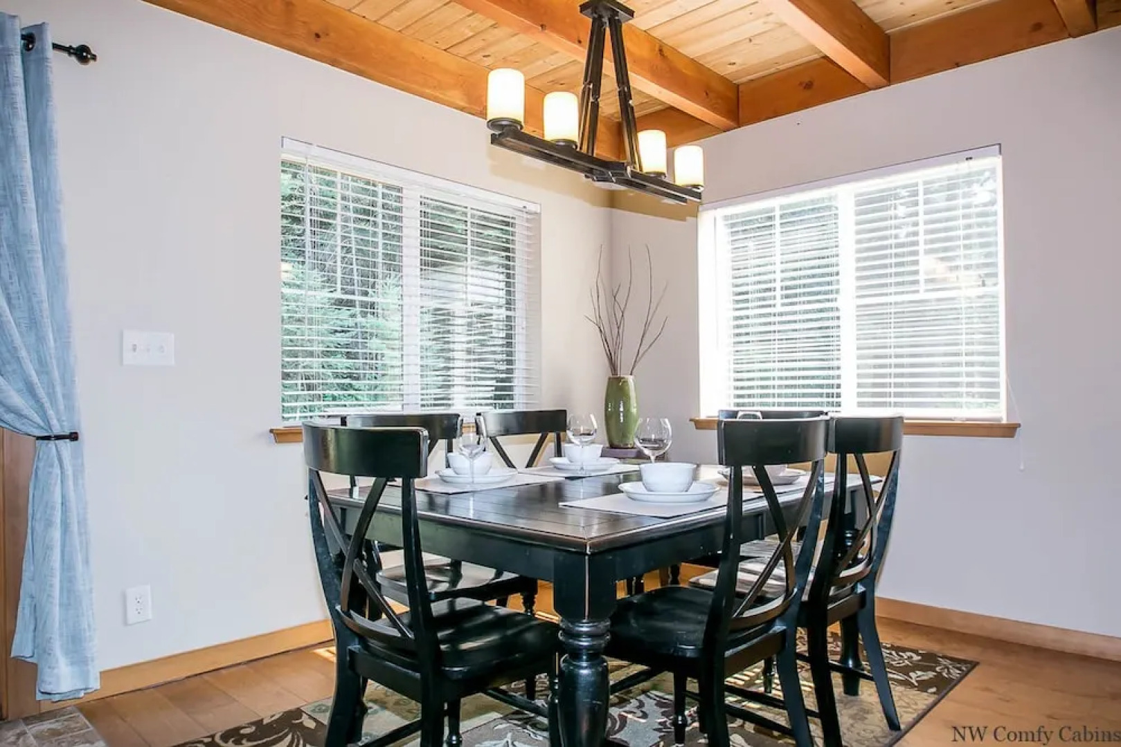 Salmon Chalet Chalet 2 NW Comfy Cabins