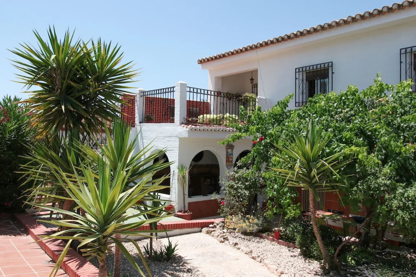 Beautiful 13 bed Villa, Private Pool, Large Garden