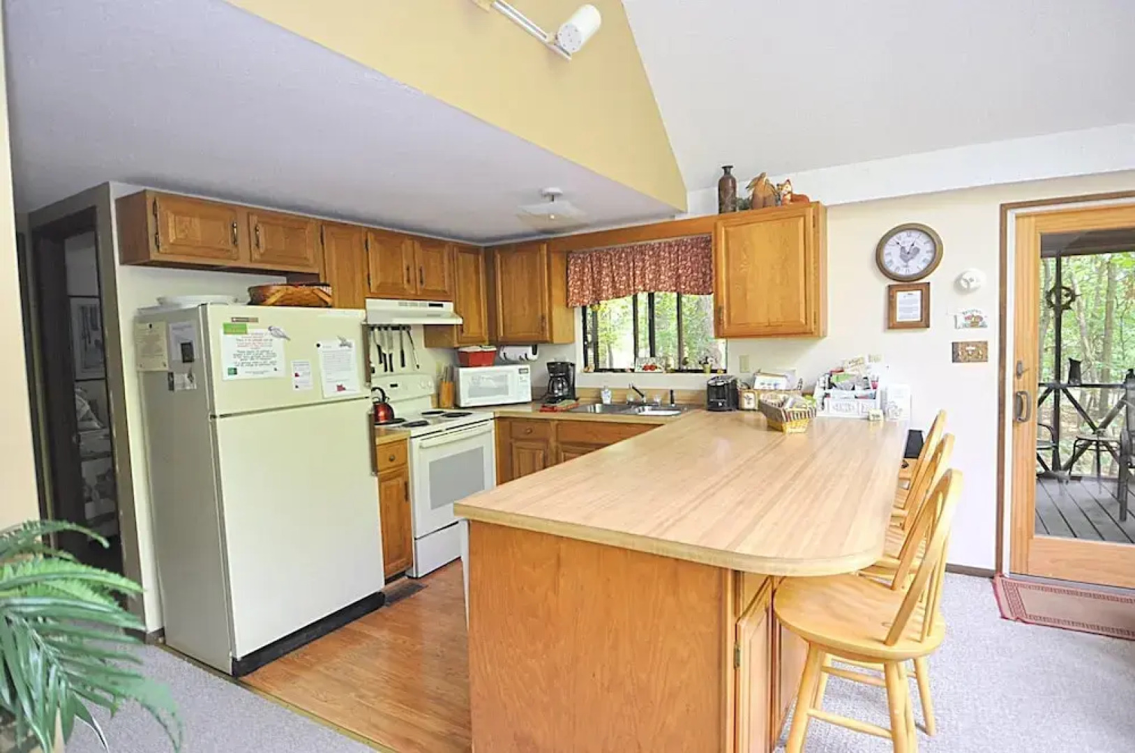 Fox Hollow - Cozy Den With a Hot Tub