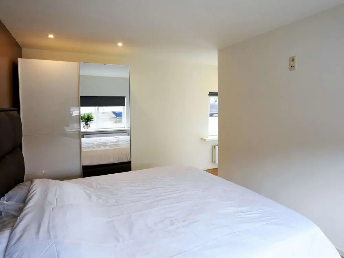 Beautiful Houseboat With Terrace, Jacuzzi