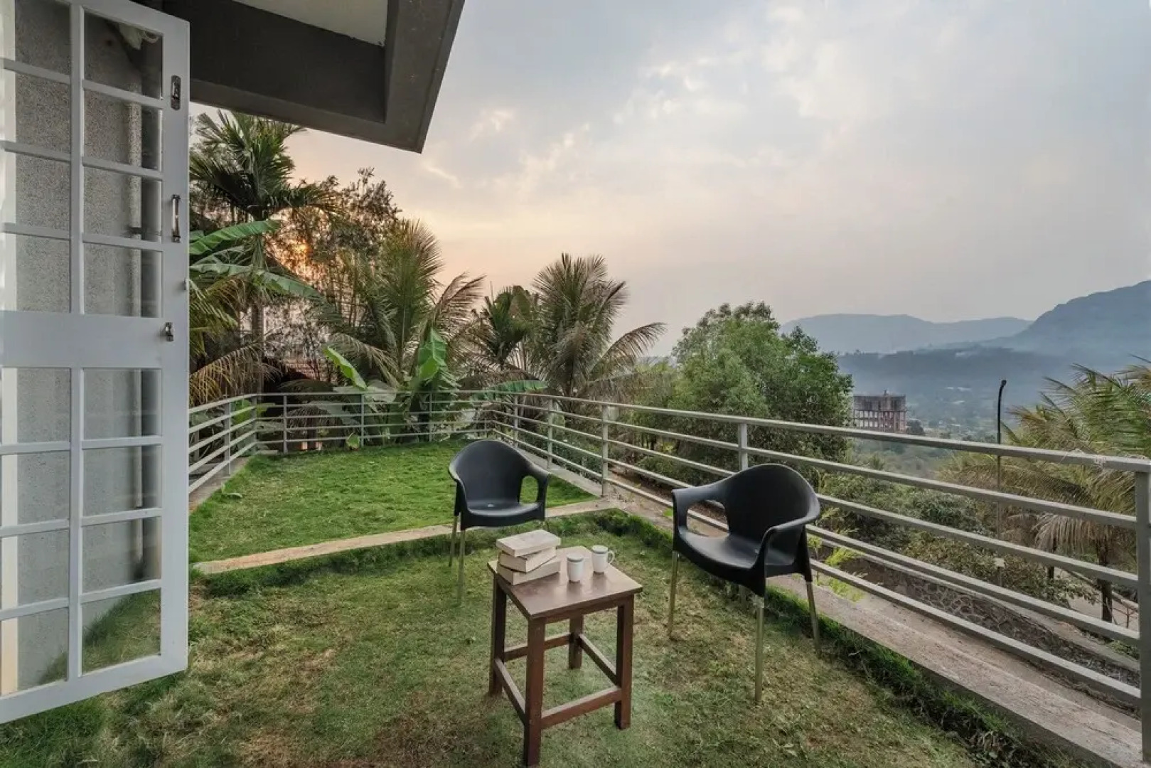 CosmicStays GreyStone Villa Mountain View & Dam