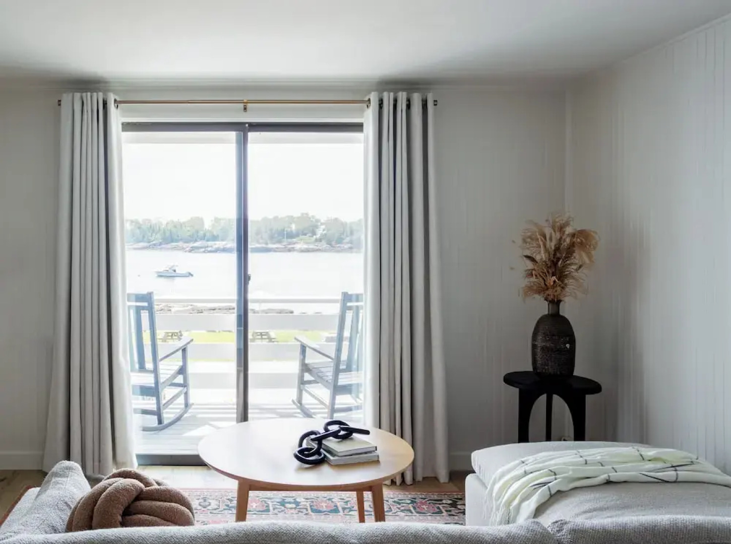 Bluebird Ocean Point Inn