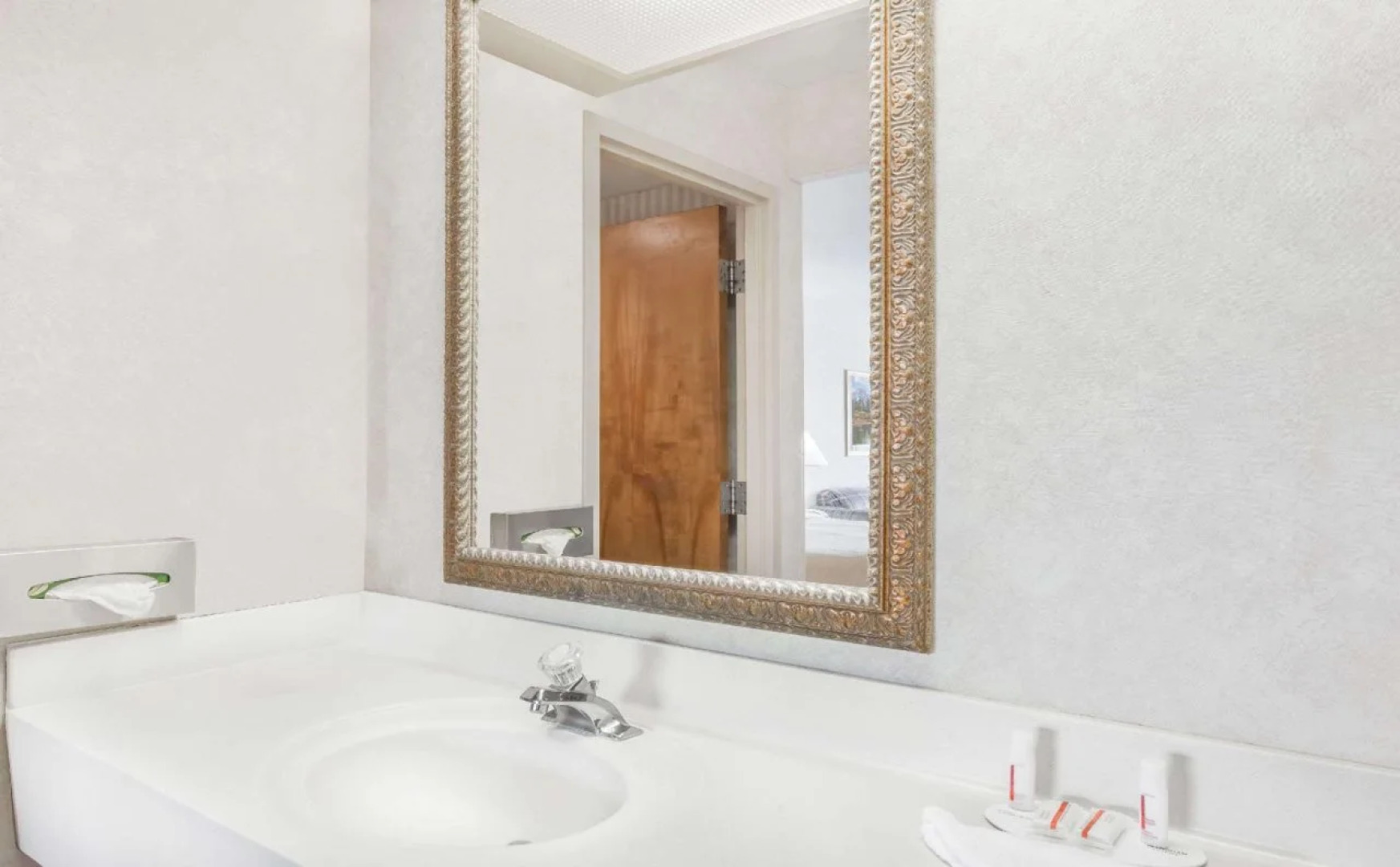 Relax inn by OYO Greeneville Near Hwy US-321