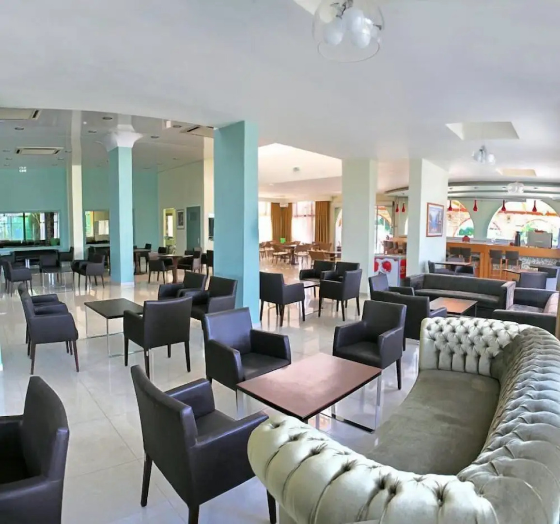 Silver Bay Hotel & Bungalows